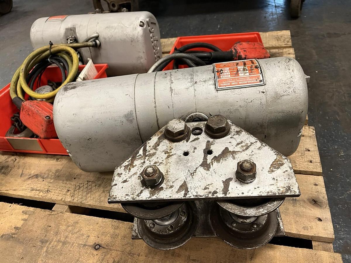 Used CM,H,Electric Hoist 1 Ton 3ph 208-220/440V 10 FT Chain 8 FPM 1/2hp w Trolley
