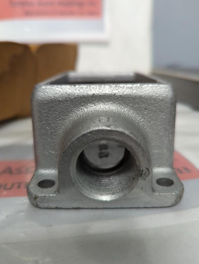 COOPER CROUSE-HINDS,FS2,SINGLE GANG BOX CONDUIT OUTLET 3/4 INCH LOT OF 3 NOS