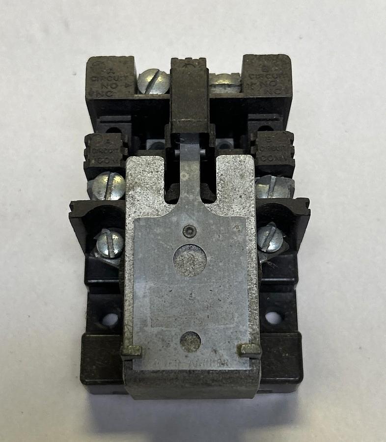 Used CUTLER-HAMMER,9575H2612A,RELAY