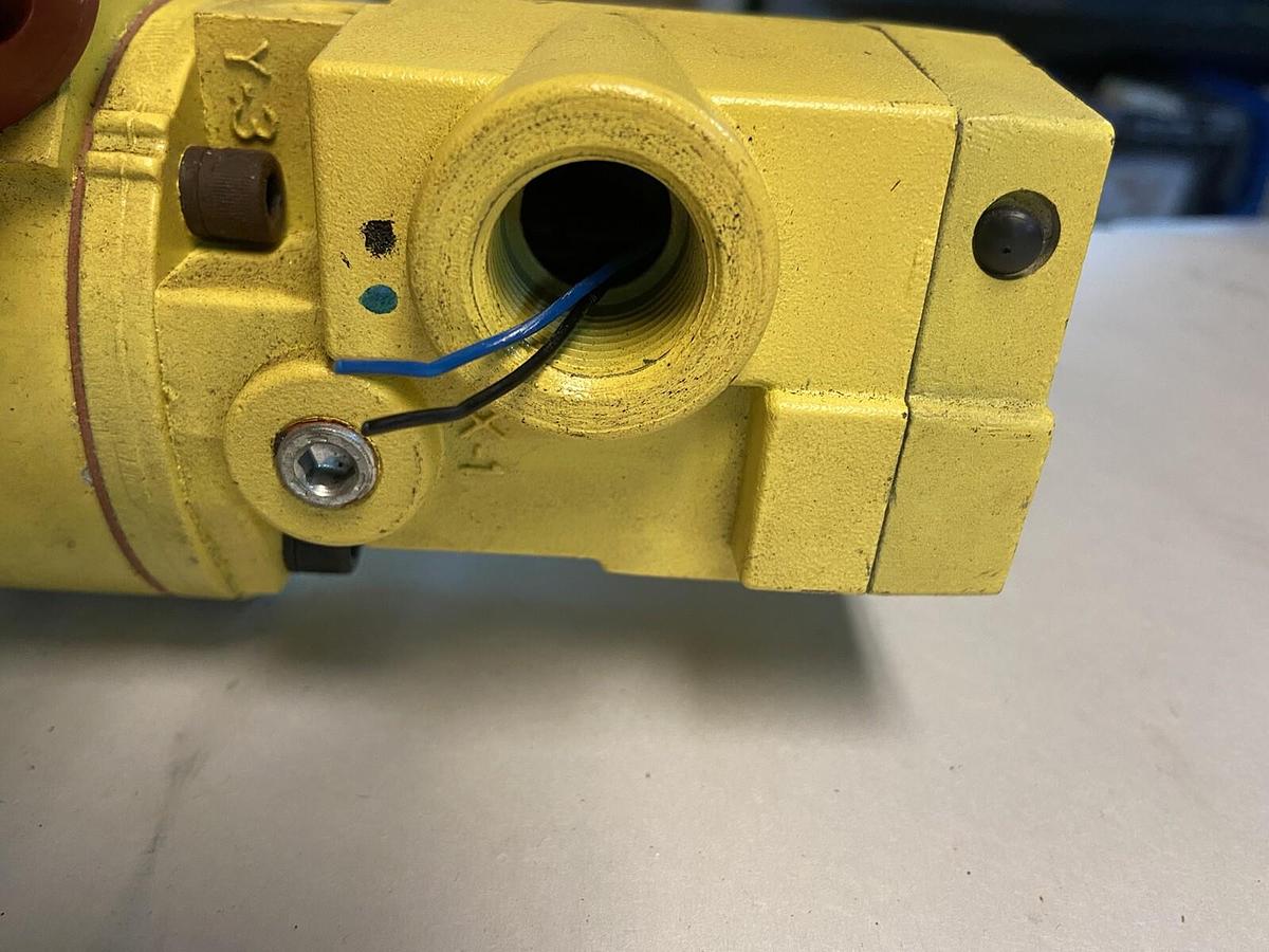 Used Ross,Y2773A4072,Safety Lock Out Piloted Air Valve