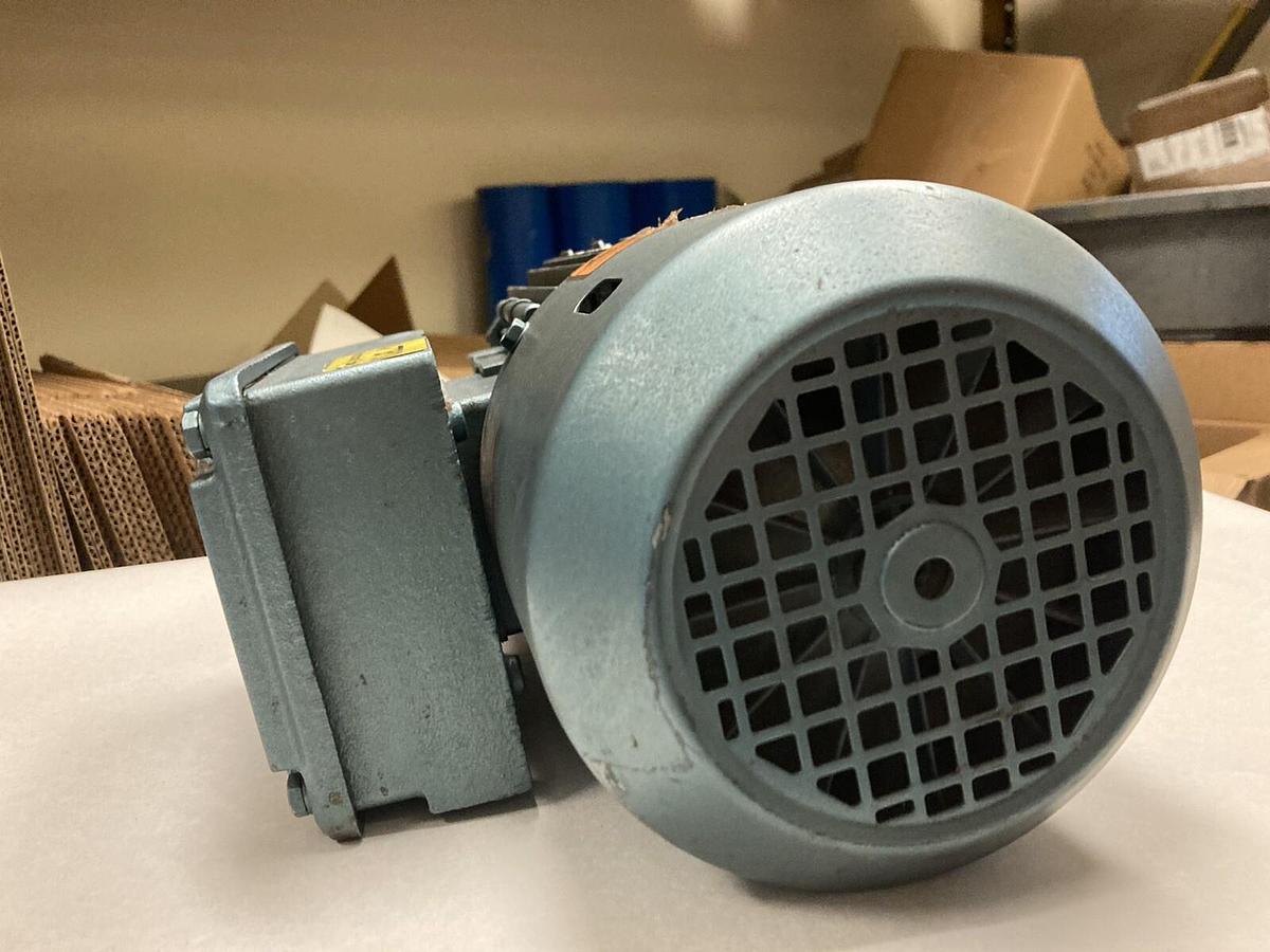 Used Sew-Eurodrive,DFT80K6BMG05HR,0.5 HP Gearmotor 1140 RPM 230YY/460Y Volts