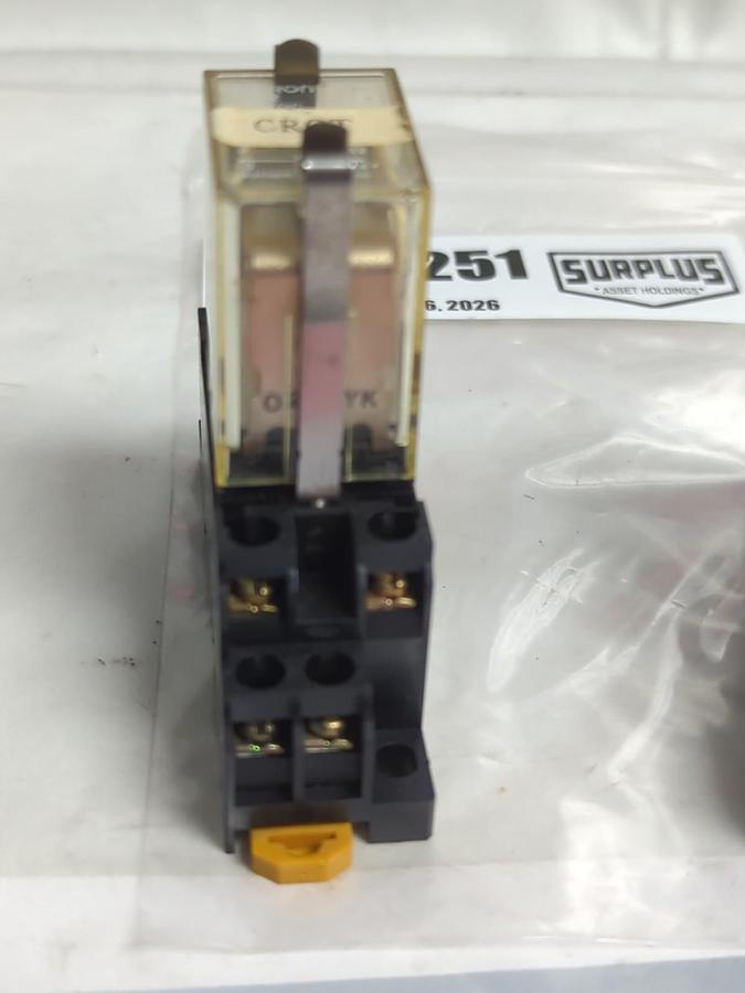 Used OMRON,MY2,RELAY W/ 07Z0W1 BASE LOT OF 2 PRE-OWNED