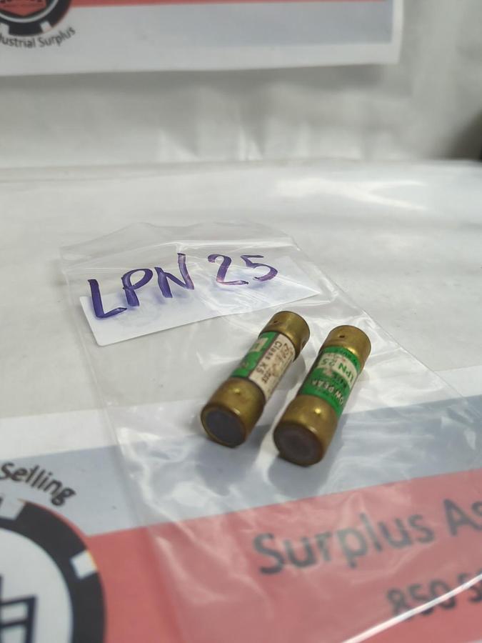 Used COOPER BUSSMANN,LPN-25,LOW-PEAK 25 AMP FUSE LOT OF 2 PRE-OWNED