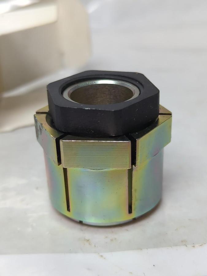 TRANTORQUE,6202160,KEYLESS BUSHING 3/4 INCH SHAFT NOS