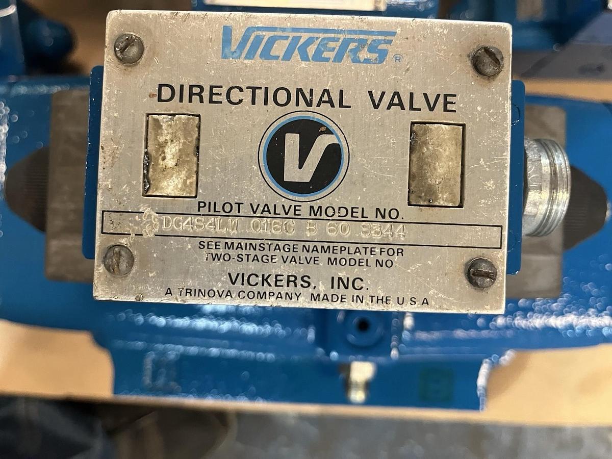 Used VICKERS,DF5S4LW-16-6C-W-B-80,HYDRAULIC DIRECTIONAL CONTROL VALVE