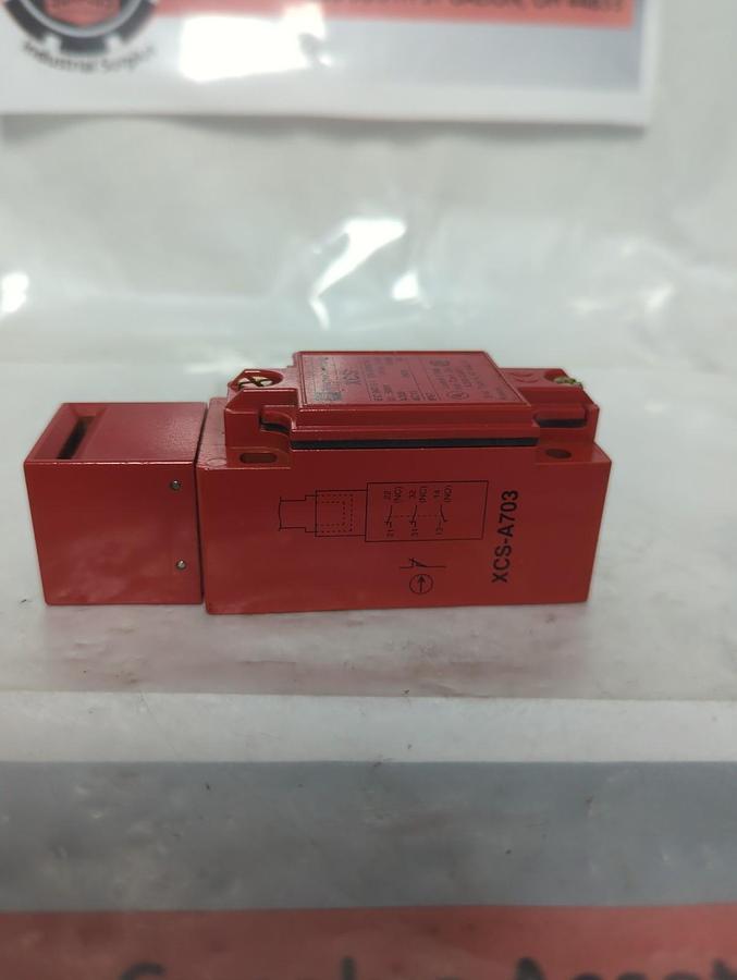 TELEMECANIQUE,IEC 947-5-1,SAFETY LIMIT SWITCH 240V 3A NOS