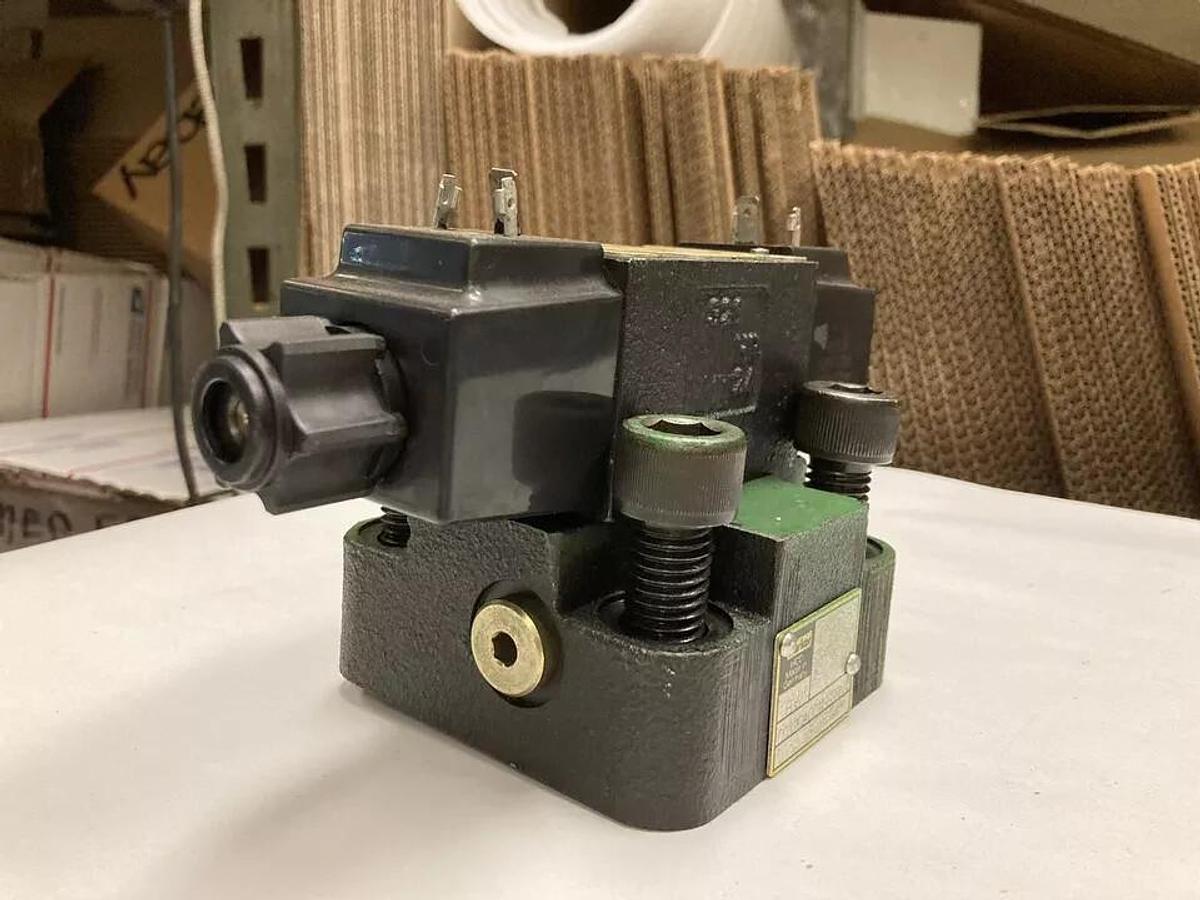 Used Parker,D1VW006CNYWH,Hydraulic Directional Valve 120 /60-110/50V