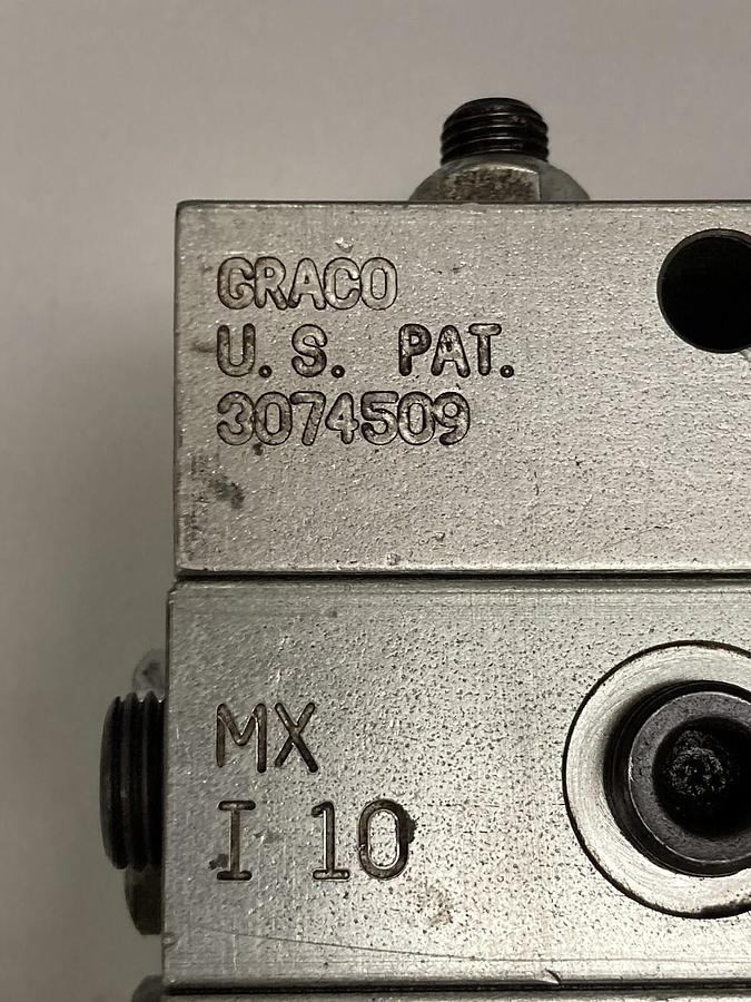 Used Graco,MXI10-025S MXL07-125T MXD10-025S, Divider Valve 3074509