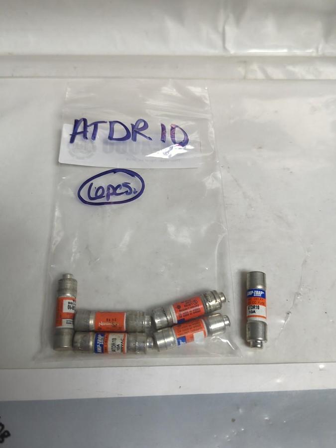 Used FERRAZ SHAWMUT,ATDR10,AMP-TRAP 10 AMP FUSE LOT OF 6 PRE-OWNED