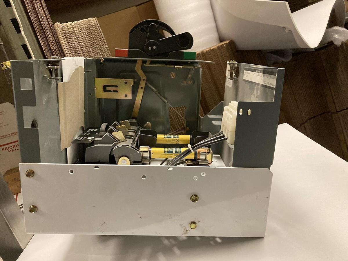 Used Allen Bradley,2100 2192F,30 Amp 12 INCH Fused MCC Disconnect Feeder Bucket