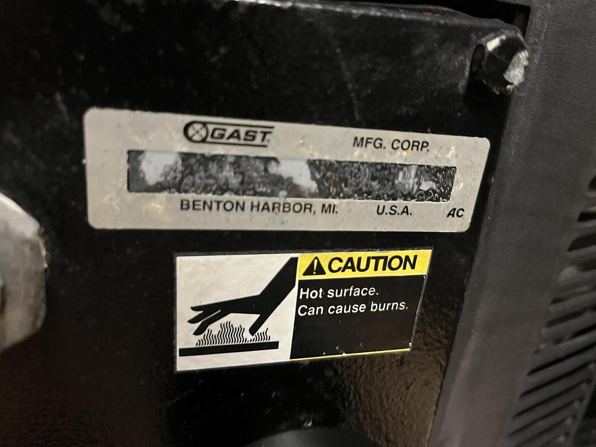 Used GAST,2HP,ROTARY VANE VACUUM PUMP L1322T 1PH 115/230V