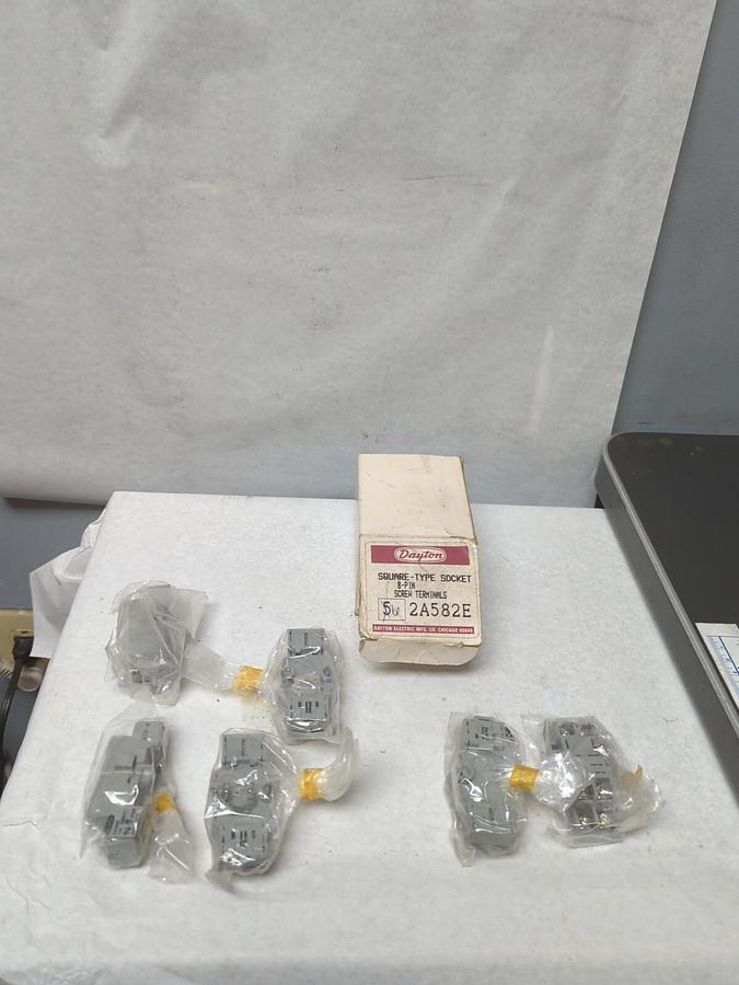DAYTON,2A582E,SQUARE SOCKET SCEW TERMINAL 8-PIN LOT OF 6 NOS