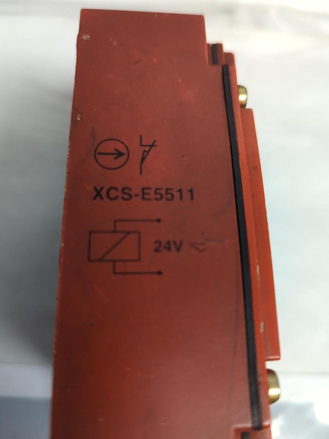 Used TELEMECANIQUE,XCS-E5511,SAFETY LIMIT SWITCH PRE-OWNED