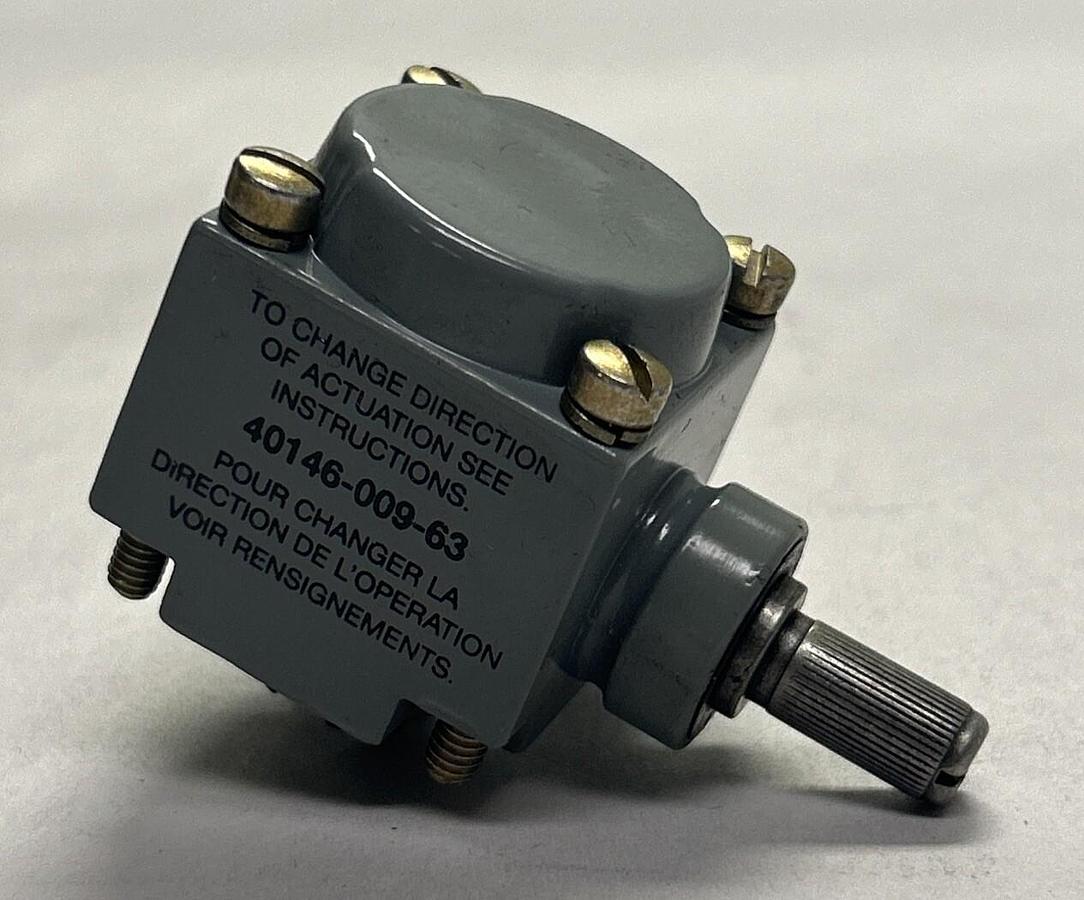 Used ALLEN BRADLEY,40146-009-63,LIMIT SWITCH OPERATOR HEAD