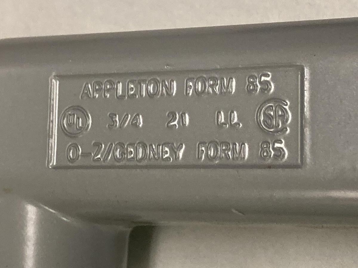 Appleton,LL75-A,3/4 Inch Aluminum Type LL Conduit Outlet Body LOT OF 3