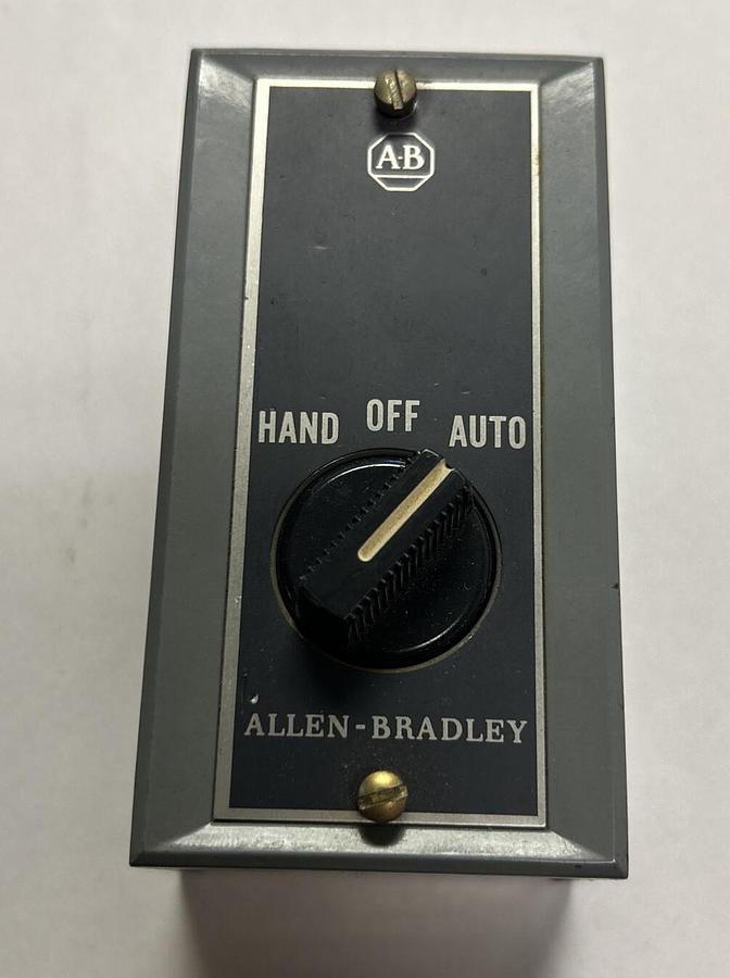 Used ALLEN BRADLEY,800S-R2SX,STANDARD SELECTOR SWITCH