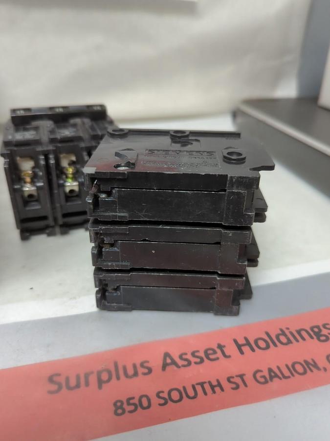 Used SIEMENS,Q3015,CIRCUIT BREAKER 15 AMP 3-POLE LOT OF 2 PRE-OWNED