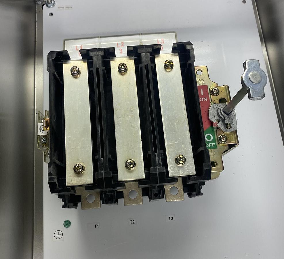 ALLEN BRADLEY,194R-CN200P3-989,SER A SS SAFETY DISCONNECT SWITCH 200A NEW