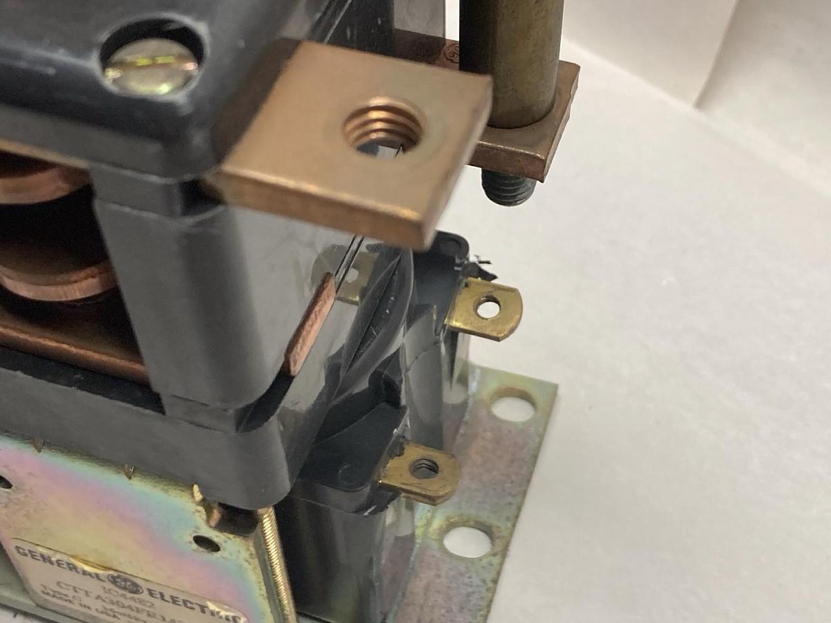 Used General Electric,IC4482 CTTA304FR142XN,Reversing Contactor Type C 225A 36v/48v