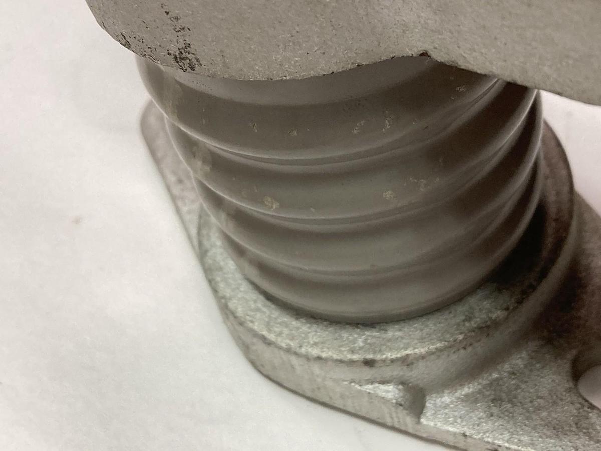 Used Regseal,060265,Heavy-Dutty Metallic Standoff Insulator