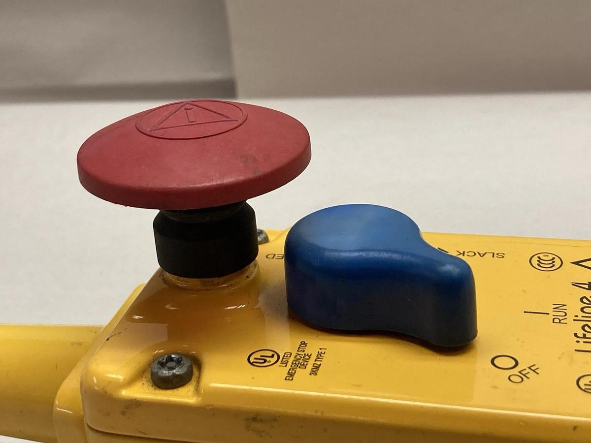 Used Allen-Bradley,IEC-947-5-1/IP 66,Safety Switch 4M20 Type 1