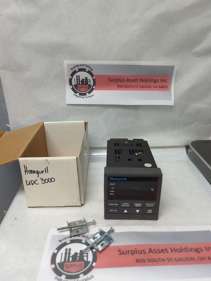 Used HONEYWELL,UDC3000,VERSA-PRO TEMPERATURE CONTROLLER 90-250VAC 50/60HZ 18VA USED