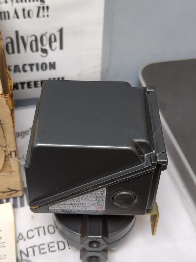 UNITED ELECTRIC,J302K-456,PRESSURE CONTROL SWITCH 15 AMP 125/250 VAC 225 PSI