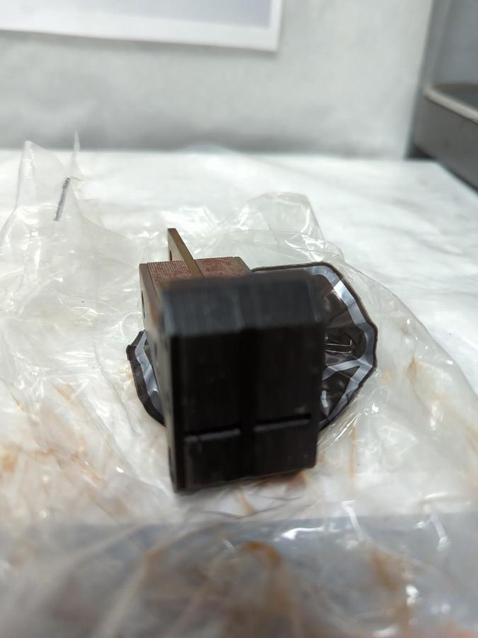 Used ALLEN BRADLEY,X-49723,PLUNGER FOR OLD STYLE 2 PRE-OWNED