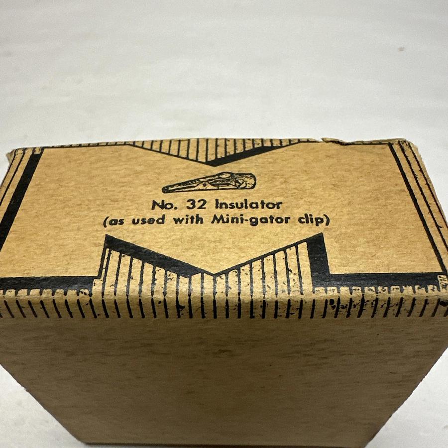 Used Mueller Electric,#30,Vinyl Insulator Box of 50