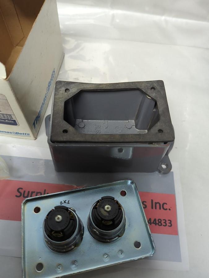 THOMAS & BETTS,8773,RECEPTACLE 20A 250VAC 2W3P NOS
