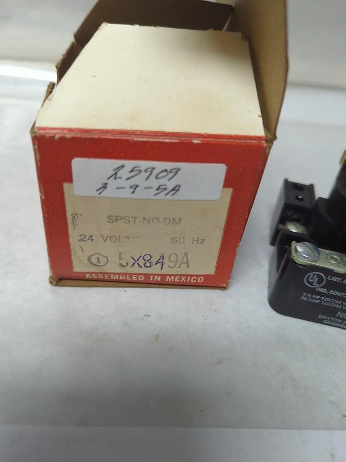 DAYTON,5X849A,GENERAL PURPOSE RELAY 1-1/2 HP 30 AMP 120/240VAC NOS