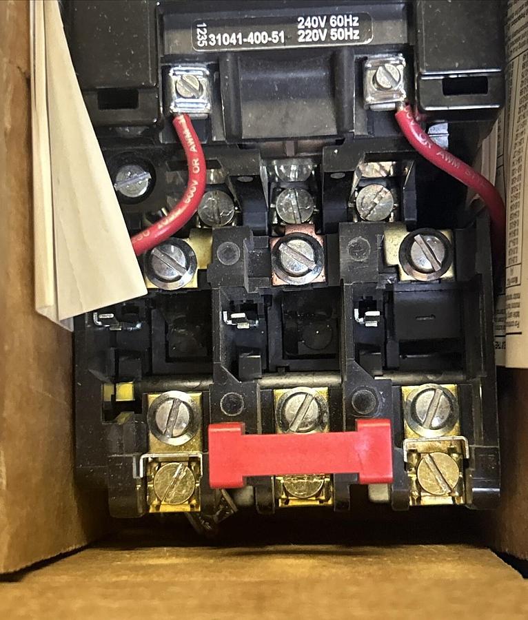 Used SQUARE D,8536SAO12V02S,AC MAGNETIC STARTER SIZE 00 NEW