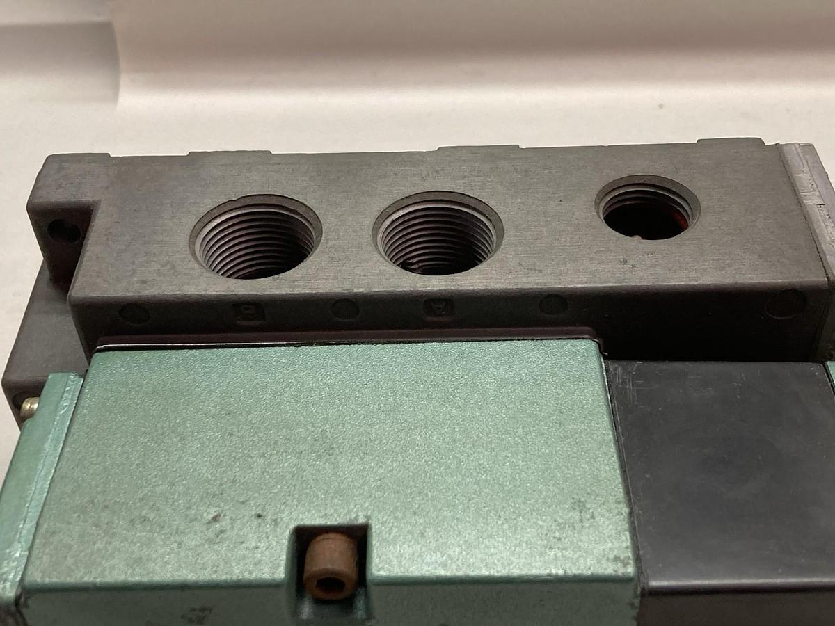 Used Numatics,555SA43AK000030,Solenoid Valve 150PSIG 110/120V 50/60Hz 0.37Amps
