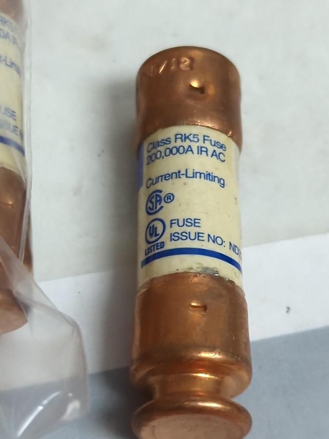 Used FERRAZ SHAWMUT,TR-2-1/4R,TRI-ONIC 2-1/4 AMP FUSE LOT OF 19 PRE-OWNED