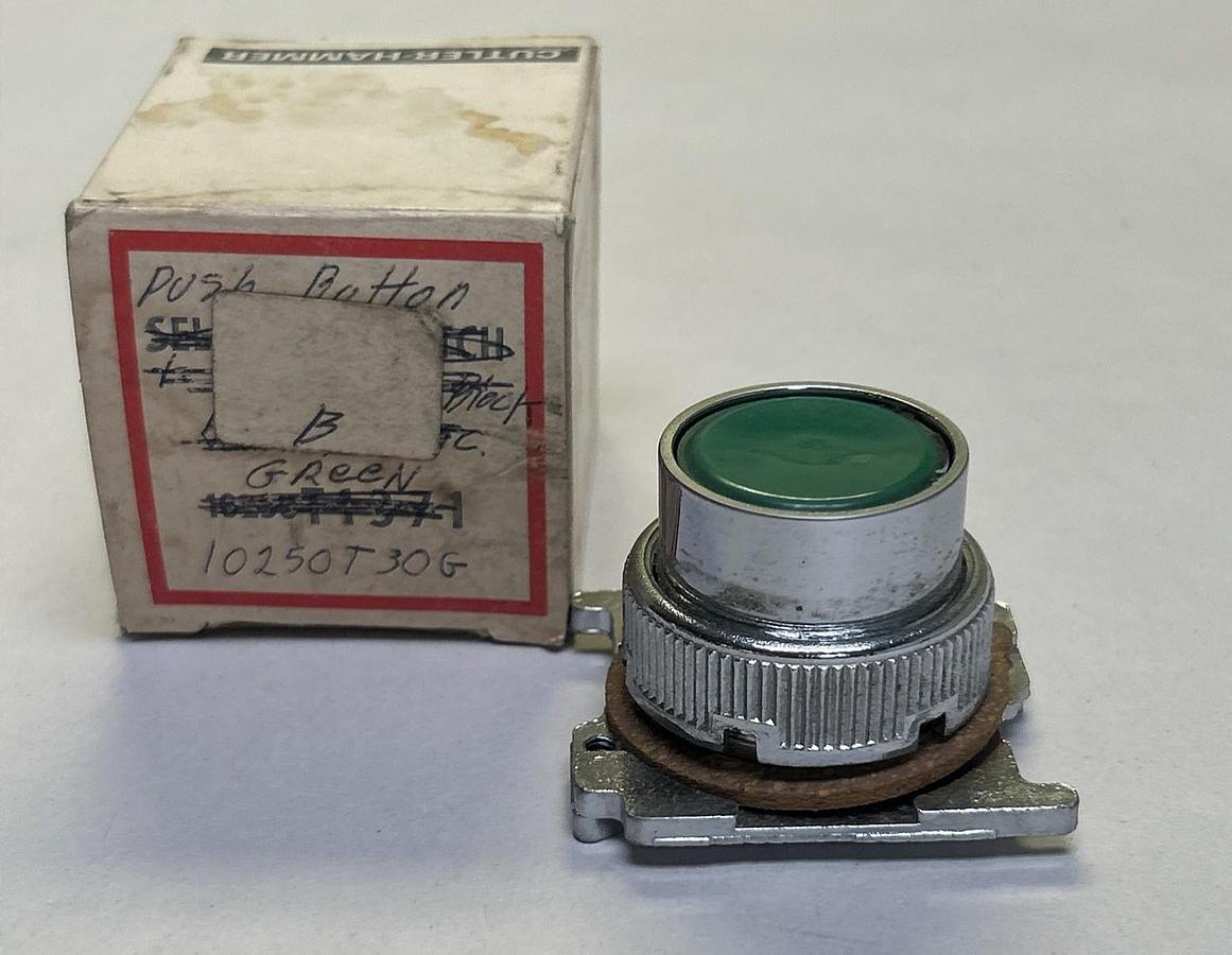 CUTLER-HAMMER,10250T30G,GREEN PUSH BUTTON NOS