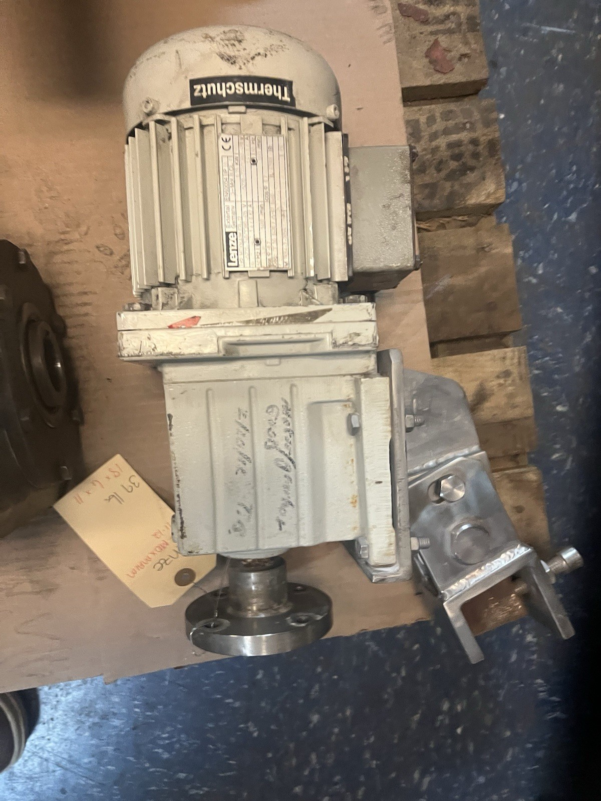 Used LENZE,EN60034,MOTOR W/ 4481 ASTEN GEARDRIVE WITH MIXER