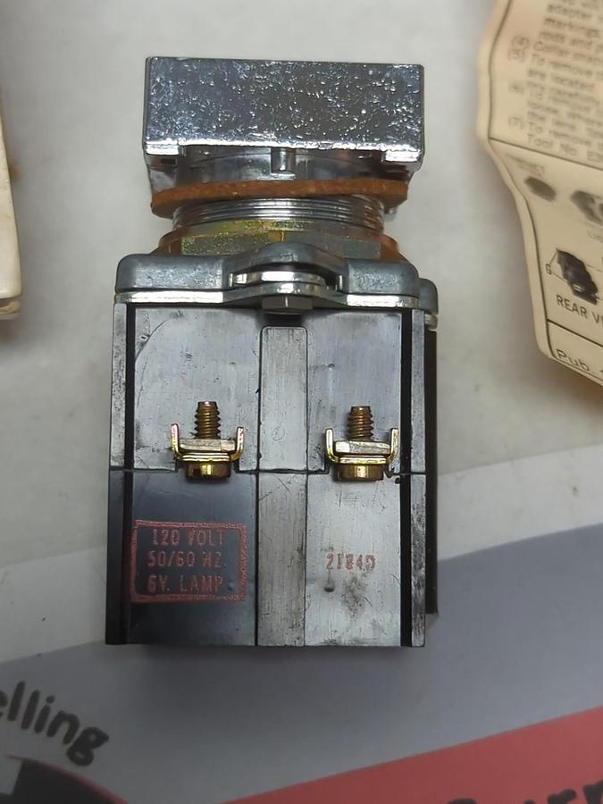 CUTLER-HAMMER,E30DG,COMPACT PUSHBUTTON OPERATOR W/ IND. LIGHT NOS