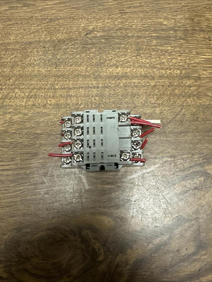 Used Idec,SH4B-05,Relay Socket