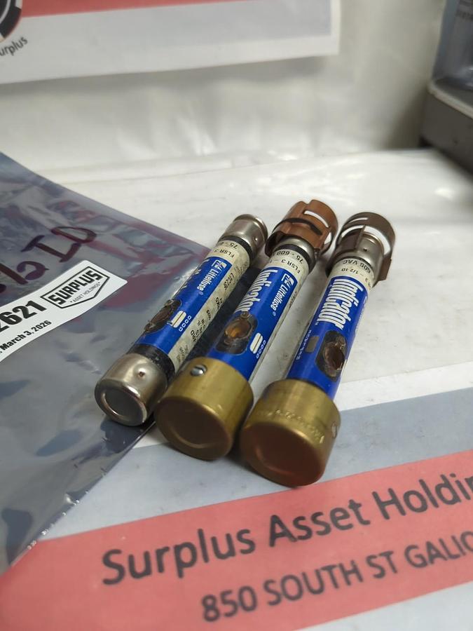 Used LITTELFUSE,FLSR3-1/2ID,INDICATOR 3-1/2 AMP FUSE LOT OF 3 (2-HAVE REDUCERS)