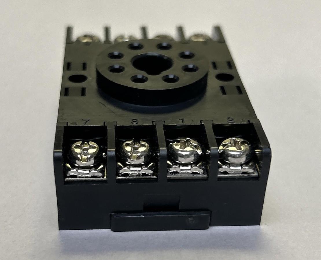 IDEC,SR2P-06,RELAY SOCKET LOT OF 2 NOS