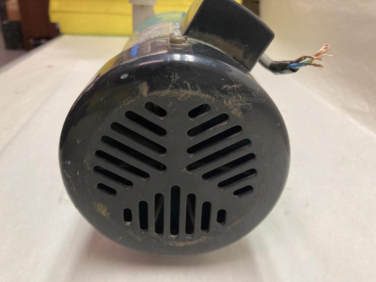 Used Iwaki Magnet Pump,MD-40RT-220N,2-Pole Magnet Pump 220/240V 2700/3100rpm 50/60Hz