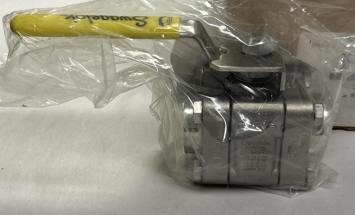 Used SWAGELOK,SS-S65PF12,STEAM SERIES BALL VALVE NEW