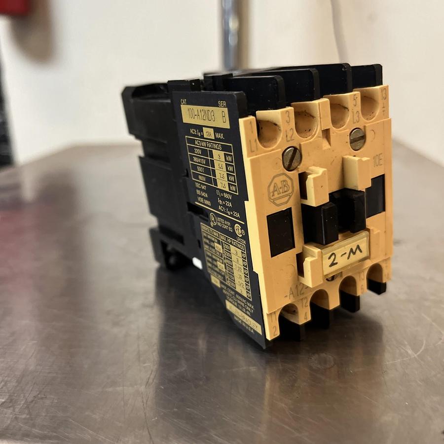 Used ALLEN BRADLEY,100-A12ND3,CONTACTOR 12A 3P 120V COIL
