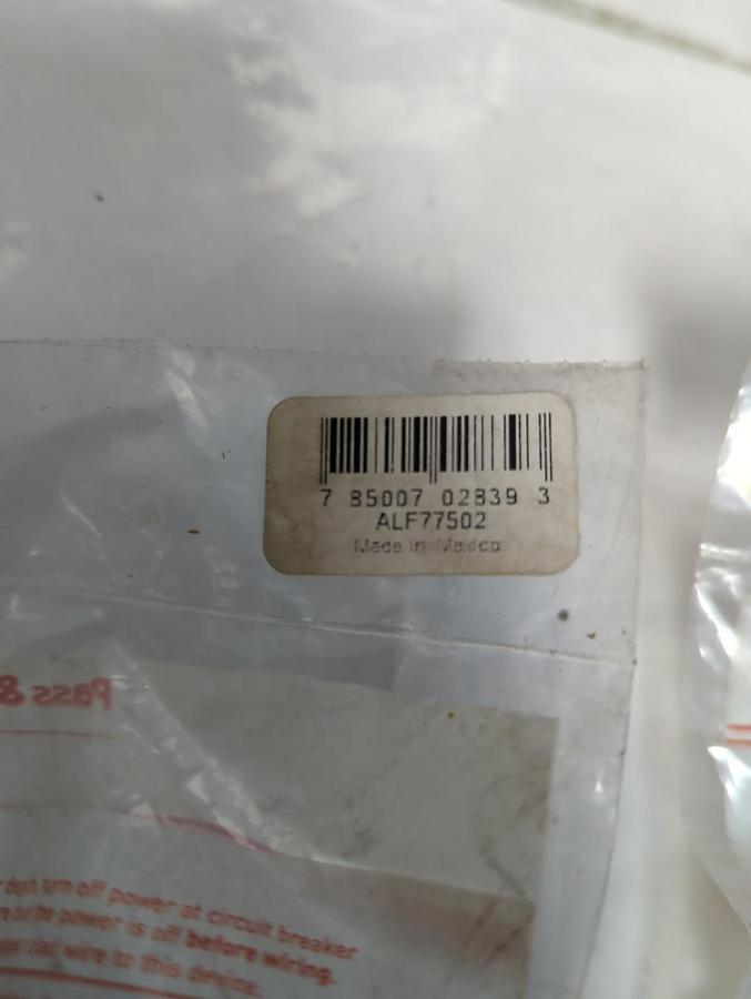 PASS & SEYMOUR,ALF77502,LEGRAND RECEPTACLE/LAMP HOLDER LOT OF 2 NOS