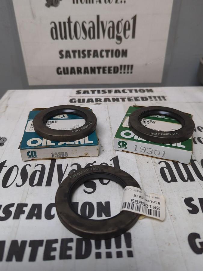 CHICAGO RAWHIDE,19301,OIL SEALS 1.938 IN X 2.879 IN LOT OF 3 NOS