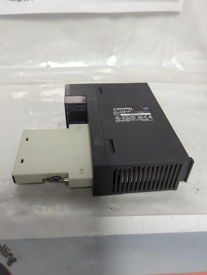Used MITSUBISHI,A1SY41,OUT PUT MODULE UNIT WITH SUNX SL-P PLC CONNECTOR PRE-OWNED