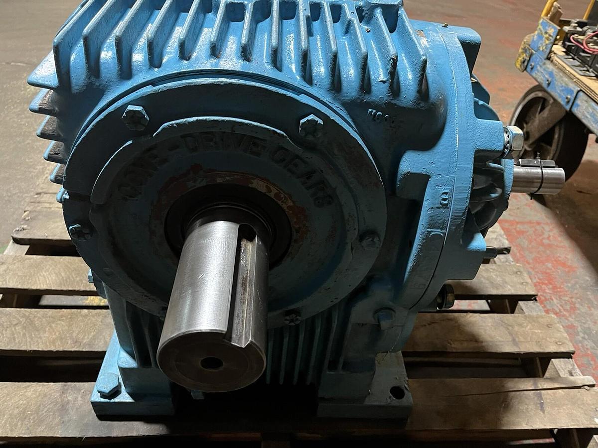 Used CONE DRIVE,MK-1 UHP,RIGHT ANGLE GEAR REDUCER RATIO 200 5HP 1750RPM