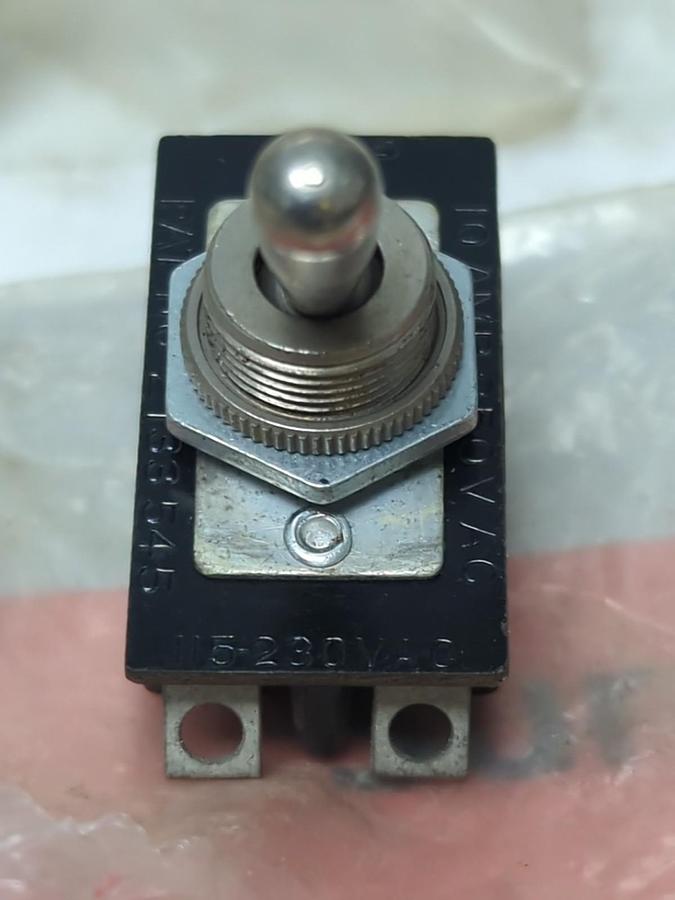 UNBRANDED,10AMP,TOGGLE SWITCH 10 AMP 250 VAC 1/2 HP LOT OF 7 NOS