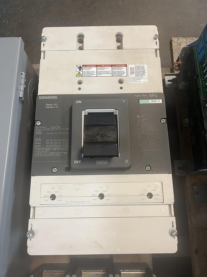 Used SIEMENS,NPX3B160,CIRCUIT BREAKER 1600 AMP 600V TYPE NPG