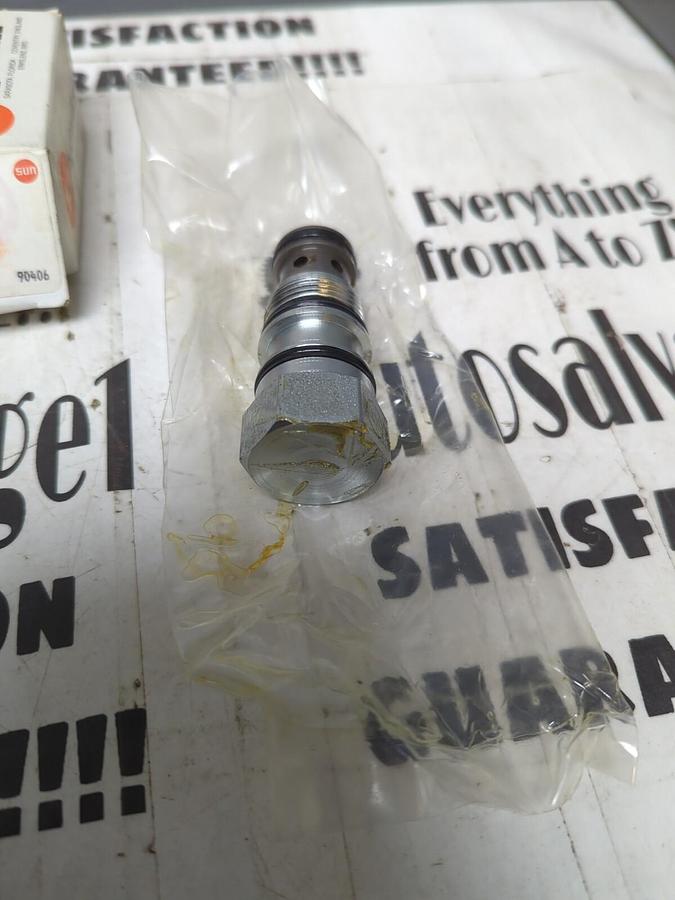 SUN HYDRAULICS,CKEB XCN  361097-B,CHECK VALVE 30 PSI NOS